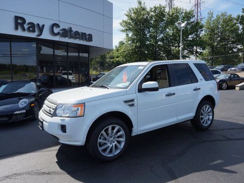 Land rover lr2 mint white/tan  awd 14k mi warantee must sell due to illness