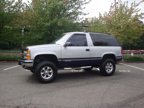 1995 chevrolet tahoe ls sport utility 2-door 5.7l thousands in custom upgrades