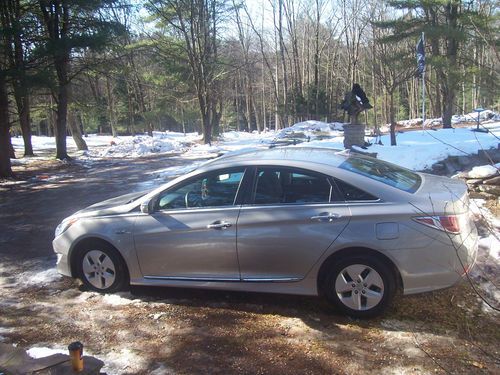 2011 hyundai sonato hybrid blue drive 12 k