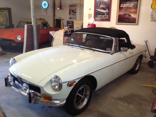 1974 mg mgb convertible - amazing condition - last metal bumper car - no rust!!!