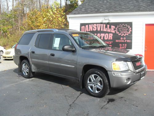 2005 gmc envoy xuv (opens like a truck box) 4x4