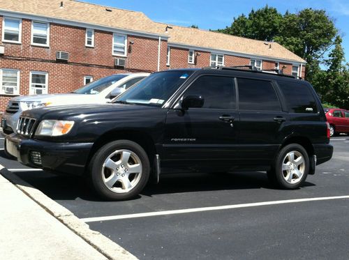 Subaru forester black suv 2002