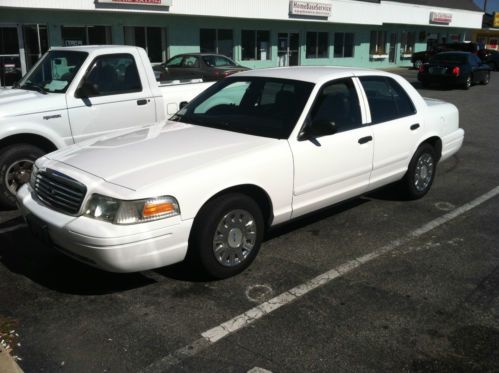 2003 ford crown victoria base sedan 4-door 4.6l