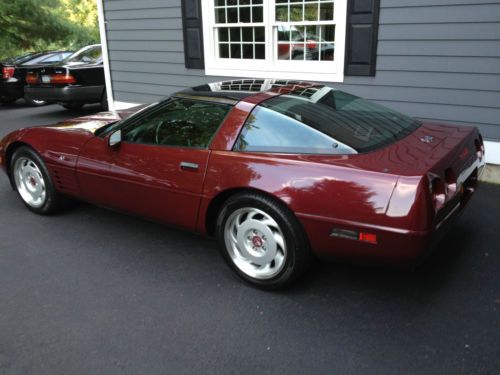 1993 Chevrolet Corvette 40th Anniversary Edition Hatchback 2-Door 5.7L, image 2