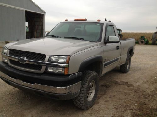 2004 chevrolet silverado 2500 hd wt standard cab pickup 2-door 6.6l