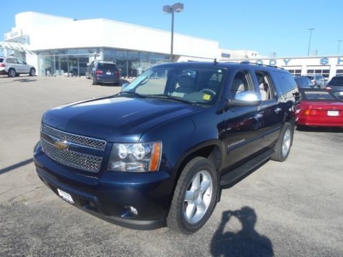 Nav, moonroof, heated leather, rear entertainment, 2nd row buckets!