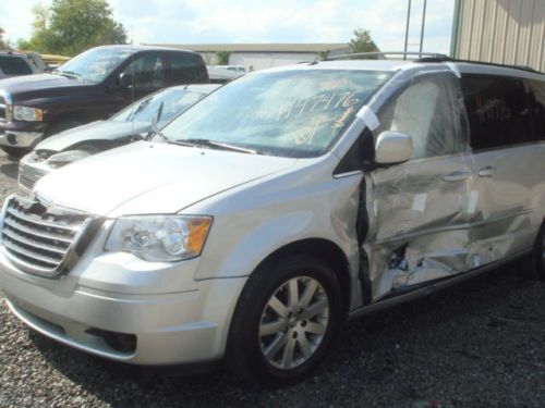 2008 chrysler town &amp; country.....signature series.....repairable / wreck