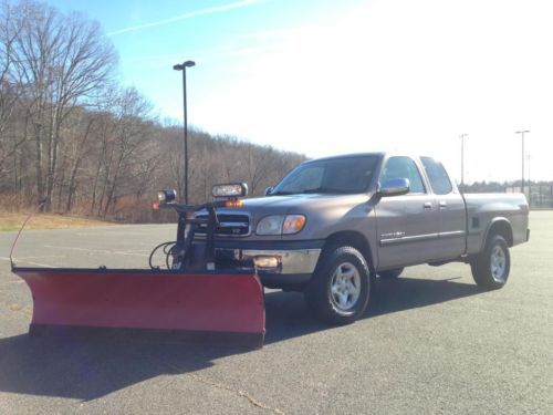 1 owner - sr-5 iforce v8 4.7l - 4x4 - snow plow - extended cab - no reserve