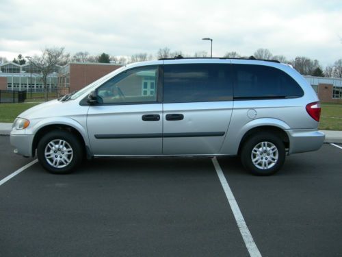 Dodge grand caravan runs. looks and drives great, no reserve