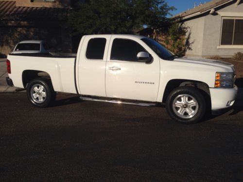 2008 chevy silverado ltz extended 4 door cab. full power and heated leather
