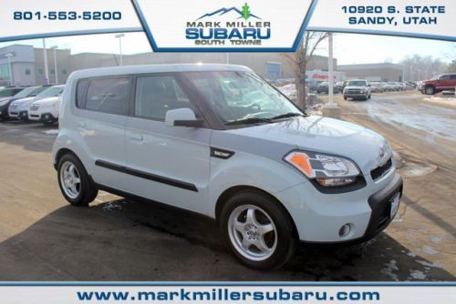 Hatchback, silver, auto, leathe,r sunroof, clean carfax