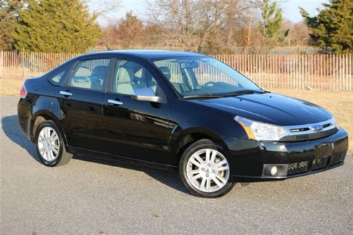 2010 ford focus sel for sale~leather~moon roof~heated seats~blue tooth~loaded!!