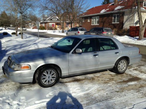 Very nice 2003 ford crown victoria lx low 63,000 miles, 10 year owner!!