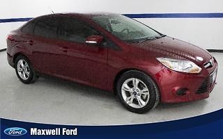 13 ford focus sedan se, cloth seats, great fuel economy, we finance!