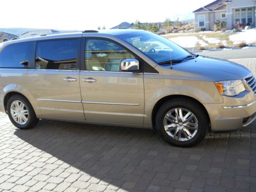 2008 TOWN & COUNTRY LIMITED LUXURY EDITION, image 3