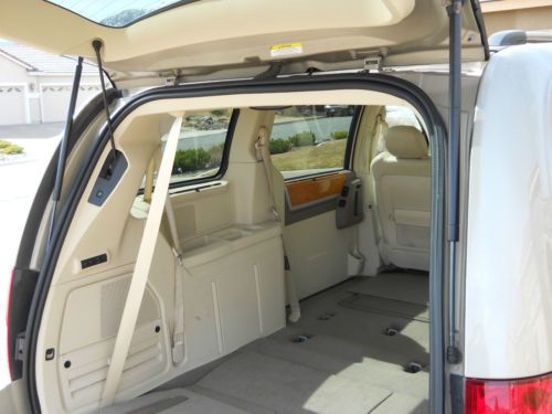 2008 TOWN & COUNTRY LIMITED LUXURY EDITION, image 9