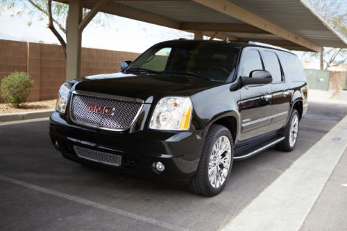 2010 gmc yukon denali - fully loaded and clean