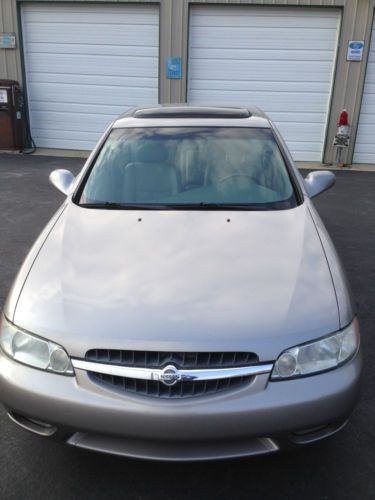 2001 Nissan Altima    NO RESERVE, image 2