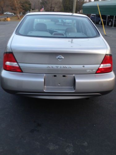 2001 Nissan Altima    NO RESERVE, image 4