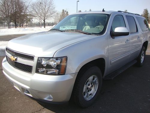 2013 chevrolet suburban 1500 lt 4wd 5.3l v8 -- only 1022 miles! -- low reserve!!