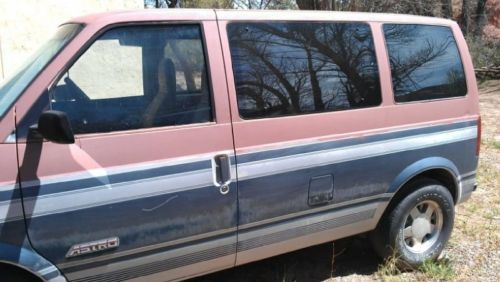 1987 chevy astro van 4.3 v-6---- see pics-- great fixer upper for a handy person