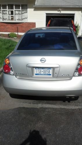 2002 nissan altima base sedan 4-door 2.5l