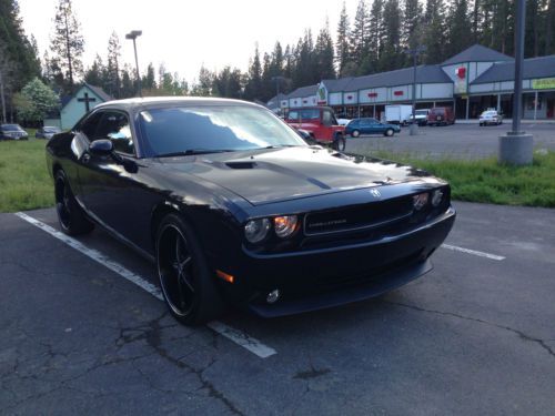 2010 dodge challenger se coupe 2-door 3.5l low reserve