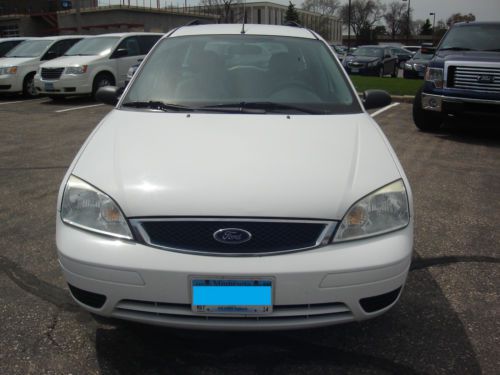 2006 ford focus wagon se / zxw - white