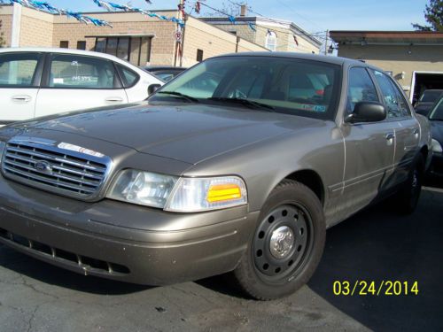 2006 ford crown victoria  police interceptor  looks like new runs perfect nr