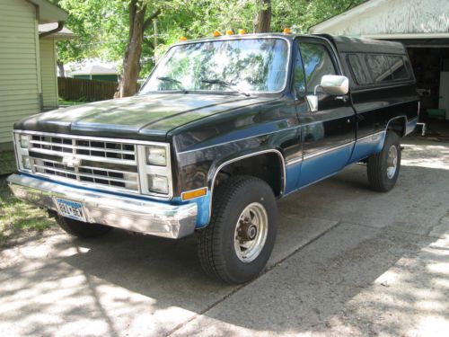 1977 chev pick up with 1986 4x4 drive train and suspension.