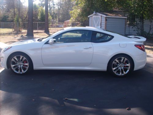 2013 genesis coupe (like new)