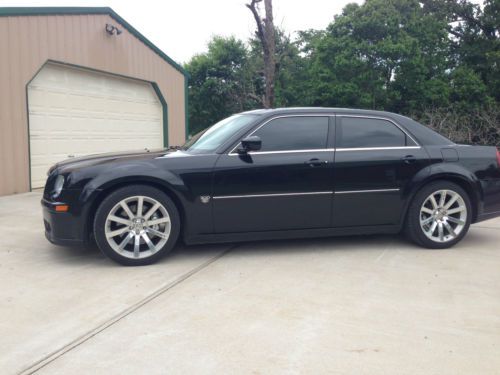 2007 chrysler 300 srt8 425 hp fully loaded adult owned and maintained.