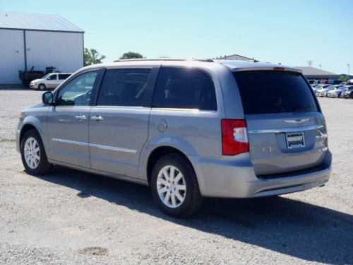 2014 chrysler town & country touring