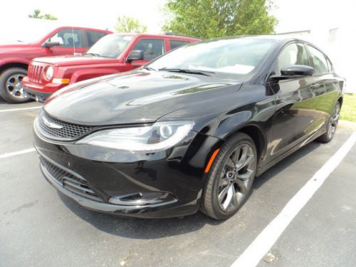 2015 chrysler 200 s