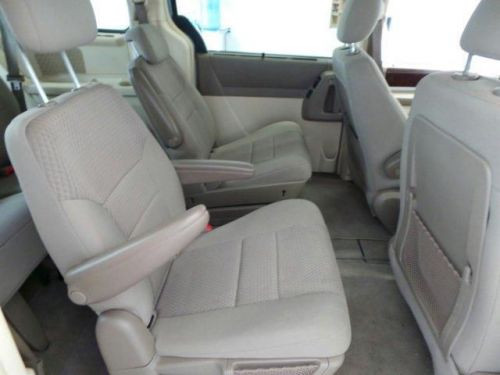 2010 chrysler town & country touring