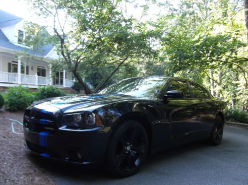 2011 dodge limited-edition mopar charger, 30k miles only 1000 made hemi