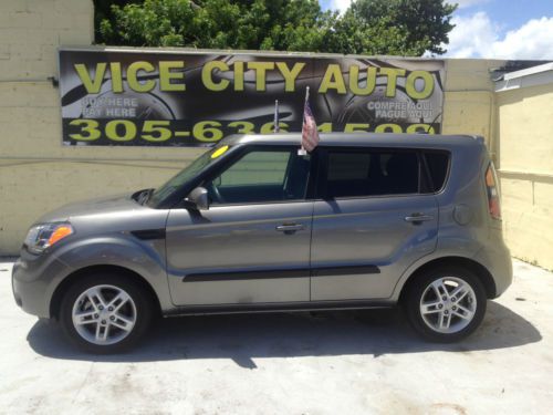 2011 kia soul 4u retro hatchback 4-door 2.0l