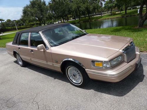 Outstanding 1996 town car signature - 1 owner florida car - no reserve