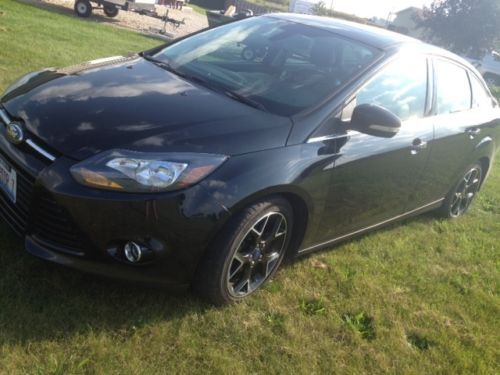 2012 ford focus titanium sedan 4-door 2.0l