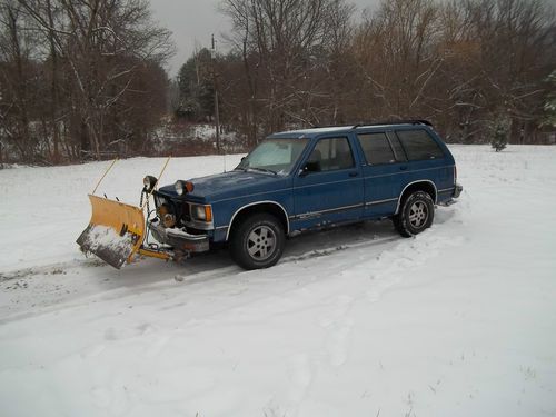 1991 s15 gmc jimmy 4 wheel drive  with meyer snow plow