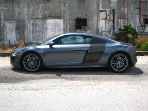 2012 audi r8 5.2 fsi quattro r-troniccoupe
