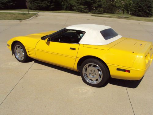 1993 corvette convertible, automatic, all new tires, look here