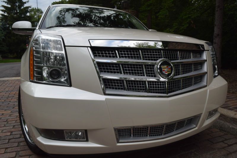 2012 cadillac escalade    awd  ext  luxury-edition