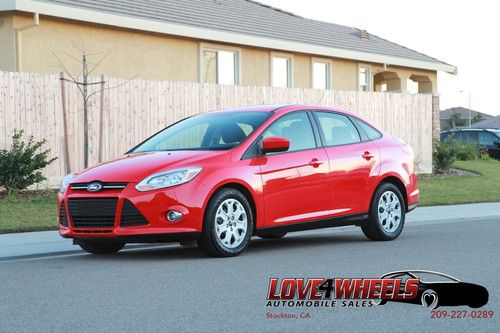 2012 ford focus se sedan 4-door 2.0l