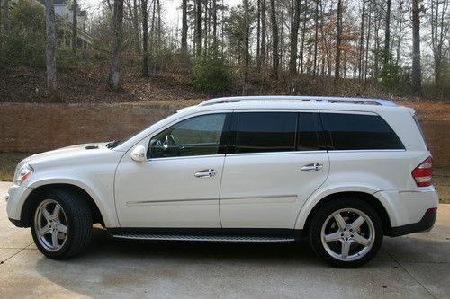 Beautiful 2010 mercedes-benz gl550 4-matic, loaded, serviced at dealership