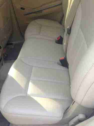 BEAUTIFUL 2010 MERCEDES-BENZ GL550 4-MATIC, LOADED, SERVICED AT DEALERSHIP, image 5