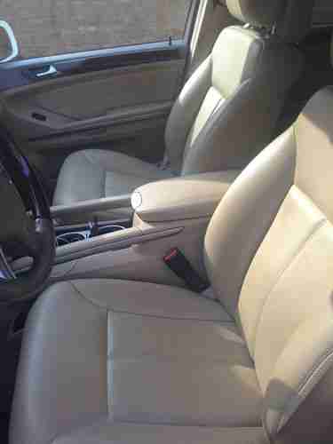 BEAUTIFUL 2010 MERCEDES-BENZ GL550 4-MATIC, LOADED, SERVICED AT DEALERSHIP, image 8