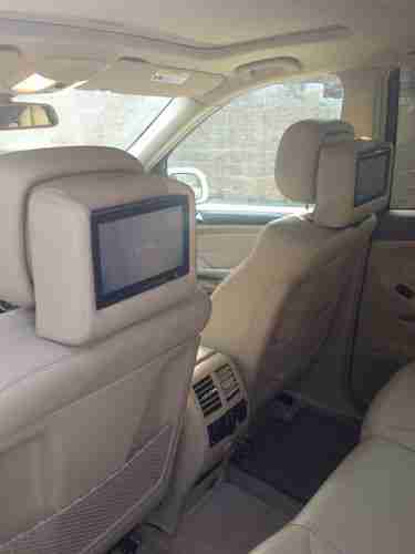 BEAUTIFUL 2010 MERCEDES-BENZ GL550 4-MATIC, LOADED, SERVICED AT DEALERSHIP, image 11