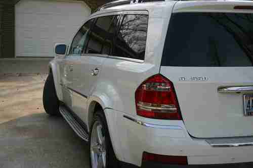 BEAUTIFUL 2010 MERCEDES-BENZ GL550 4-MATIC, LOADED, SERVICED AT DEALERSHIP, image 16
