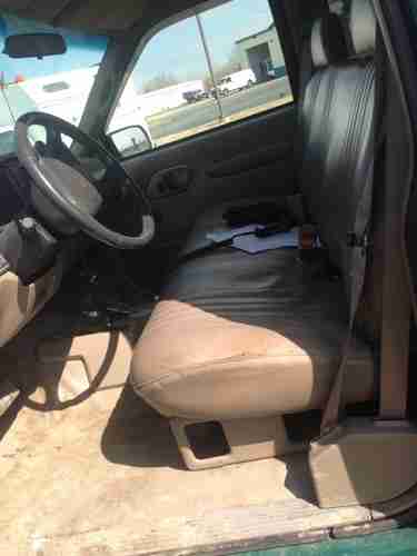 1996 Chevrolet k 2500 4x4 with utility bed and 9' western plow, image 2